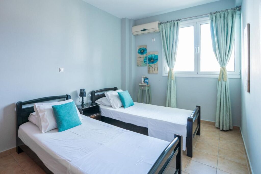 Twin bedroom